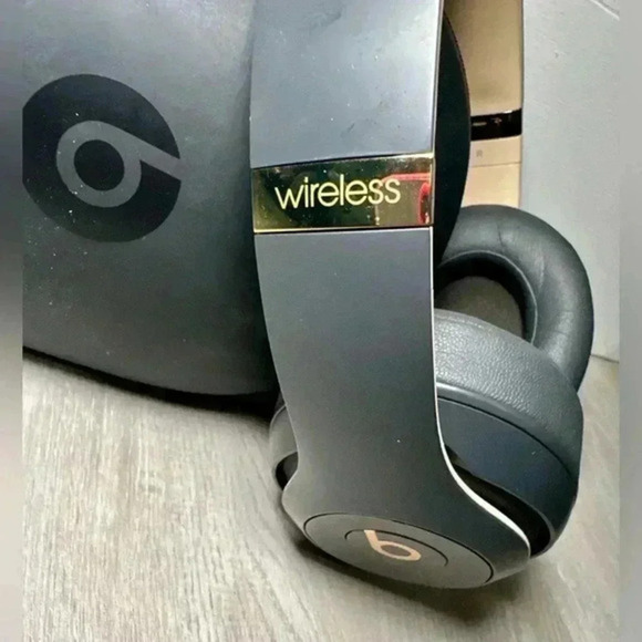 Beats by Dr. Dre Studio3 Bluetooth On Ear‎ Wireless Headphones - Shadow Gray - Picture 10 of 10